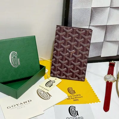 Boxed set with a card wallet and a watch, a stray listed under eyewear