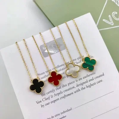 Pendant necklaces with four-leaf motifs on a printed card